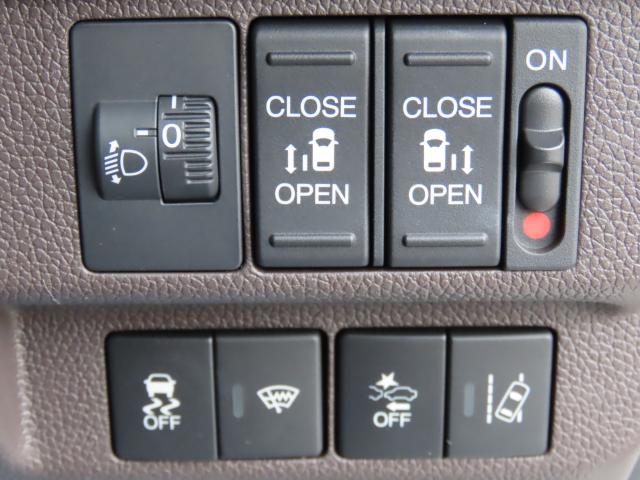 フリード+ G・ホンダセンシング 車検整備付 純正ナビ 夏冬タイヤ付 TVフル リアカメラ ETC 4WD 両側電動スライドドア シートヒーター オートクルーズコントロール DVD再生 アイドリングストップ USB入力端子 エアバッグ(14枚目)