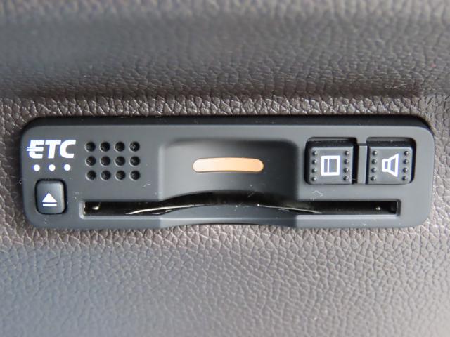 フリード+ G・ホンダセンシング 車検整備付 純正ナビ 夏冬タイヤ付 TVフル リアカメラ ETC 4WD 両側電動スライドドア シートヒーター オートクルーズコントロール DVD再生 アイドリングストップ USB入力端子 エアバッグ(15枚目)