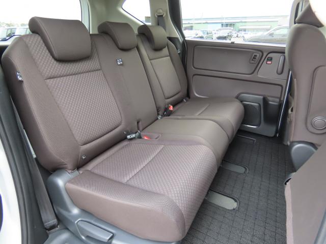 フリード+ G・ホンダセンシング 車検整備付 純正ナビ 夏冬タイヤ付 TVフル リアカメラ ETC 4WD 両側電動スライドドア シートヒーター オートクルーズコントロール DVD再生 アイドリングストップ USB入力端子 エアバッグ(18枚目)