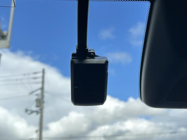 フィット e:HEVホーム 当社使用レンタカー 純正9インチナビ 夏冬タイヤ付 ドラレコ TVフル リアカメラ ETC(4枚目)