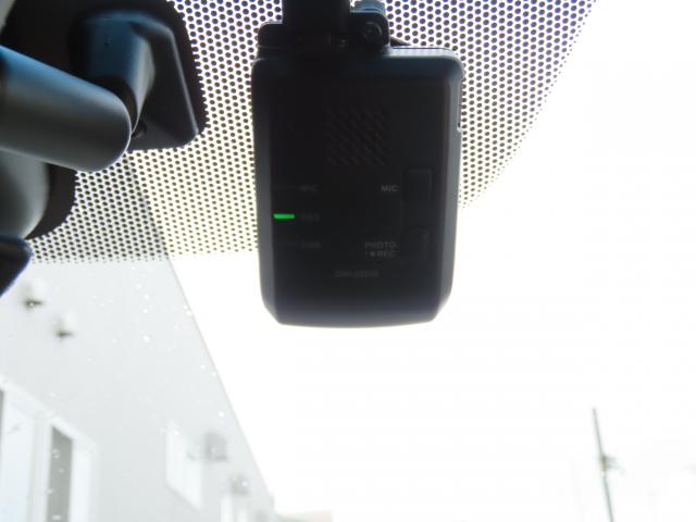 フリード+ハイブリッド ハイブリッドGブラックスタイル 当社使用レンタカー 純正9インチナビ 夏冬タイヤ付 ドラレコ TVフル リアカメラ ETC(4枚目)