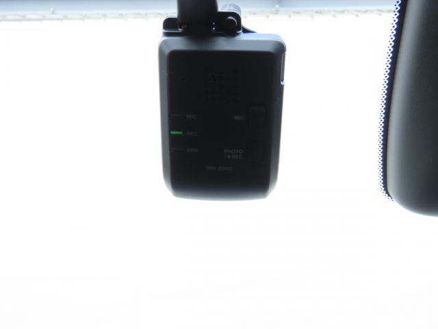 フィット e:HEVホーム 当社使用レンタカー 純正9インチナビ 夏冬タイヤ付 ドラレコ TVフル リアカメラ ETC(4枚目)