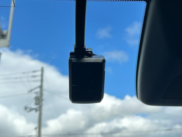フィット e:HEVホーム 当社試乗車 純正9インチナビ 夏冬タイヤ付 ドラレコ TVフル リアカメラ ETC(4枚目)