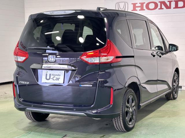 フリードハイブリッド ハイブリッド・クロスターブラックスタイル 当社使用レンタカー 純正9インチナビ 夏冬タイヤ付 ドラレコ TVフル リアカメラ ETC(8枚目)