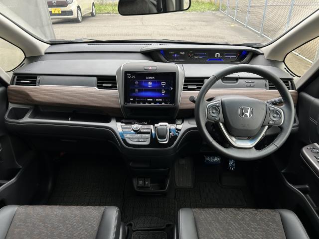 フリードハイブリッド ハイブリッド・クロスターブラックスタイル 当社使用レンタカー 純正9インチナビ 夏冬タイヤ付 ドラレコ TVフル リアカメラ ETC(11枚目)