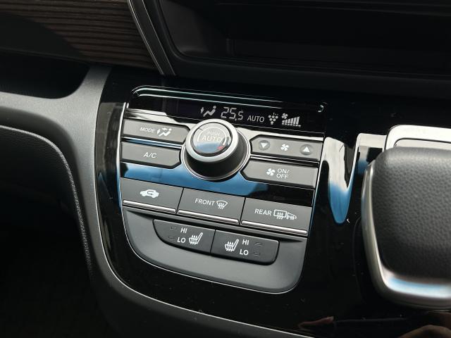 フリードハイブリッド ハイブリッド・クロスターブラックスタイル 当社使用レンタカー 純正9インチナビ 夏冬タイヤ付 ドラレコ TVフル リアカメラ ETC(14枚目)