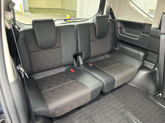 フリードハイブリッド ハイブリッド・クロスターブラックスタイル 当社使用レンタカー 純正9インチナビ 夏冬タイヤ付 ドラレコ TVフル リアカメラ ETC(19枚目)