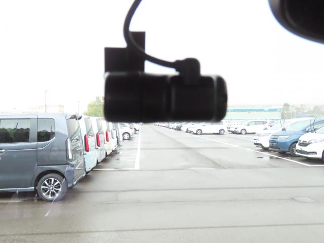 N-BOXカスタム L 車検整備付 純正ナビ 純正エンスタ 前後ドラレコ 夏冬タイヤ付 TVフル リアカメラ 4WD 両側電動スライドドア アルミホイール シートヒーター オートクルーズコントロール アイドリングストップ(16枚目)