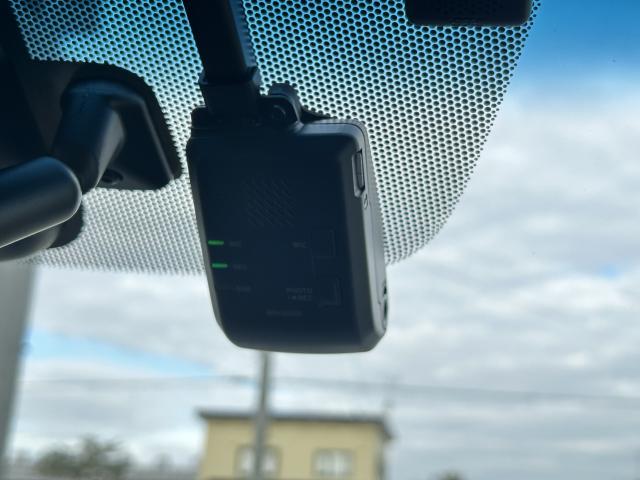 フリード+ハイブリッド ハイブリッドGブラックスタイル 当社使用レンタカー 純正9インチナビ 夏冬タイヤ付 ドラレコ TVフル リアカメラ ETC(4枚目)