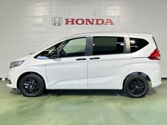 フリード+ハイブリッド ハイブリッドGブラックスタイル 当社使用レンタカー 純正9インチナビ 夏冬タイヤ付 ドラレコ TVフル リアカメラ ETC(5枚目)