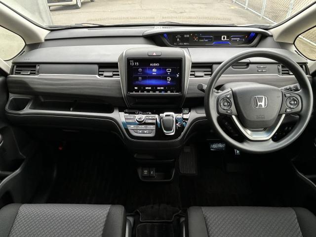 フリード+ハイブリッド ハイブリッドGブラックスタイル 当社使用レンタカー 純正9インチナビ 夏冬タイヤ付 ドラレコ TVフル リアカメラ ETC(11枚目)