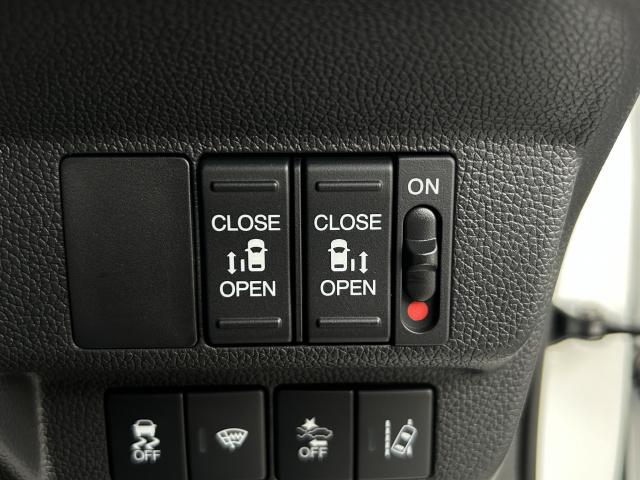 フリード+ハイブリッド ハイブリッドGブラックスタイル 当社使用レンタカー 純正9インチナビ 夏冬タイヤ付 ドラレコ TVフル リアカメラ ETC(15枚目)