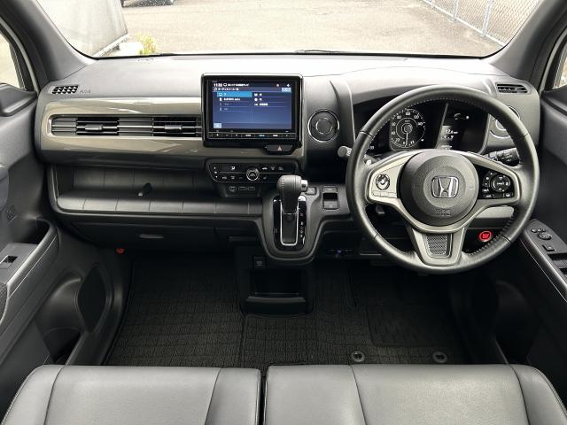 視認性に優れたインパネ周り、視界のよさも安全性の向上に一役かってます。