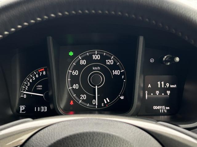 シンプルで視認性の良いメーター類です。