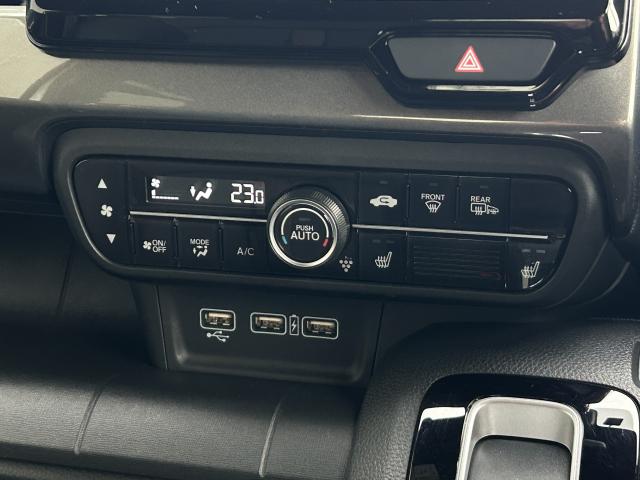 オートエアコンなので、スイッチひとつでオールシーズン快適に過ごすことができます。