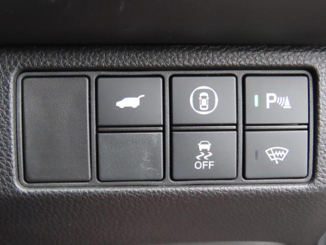 ＶＳＡ（横滑り抑制とタイヤ空転抑制、ＡＢＳを統合した挙動安定化システム）装備です！車の急激な動きの変化を抑え、滑りやすい道でも安心して運転できます！