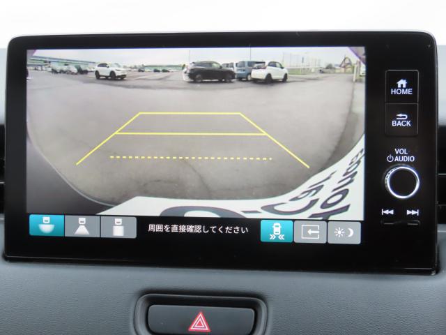 リアワイドカメラシステム！従来の視野に加えて、後方側方を約１８０°まで見えるワイドビューと、後方を真上から見たような視野で駐車時などに便利なトップダウンビューの３つの視野があります！