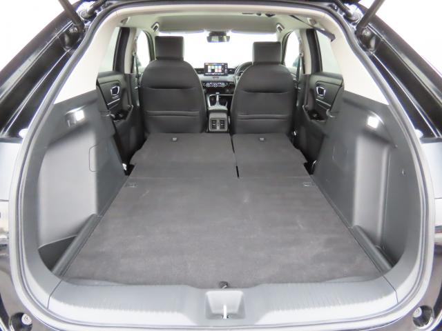 リヤシートを前に倒すとご覧のような広大なラゲッジスペースが作れます。是非一度実車でご確認下さい。