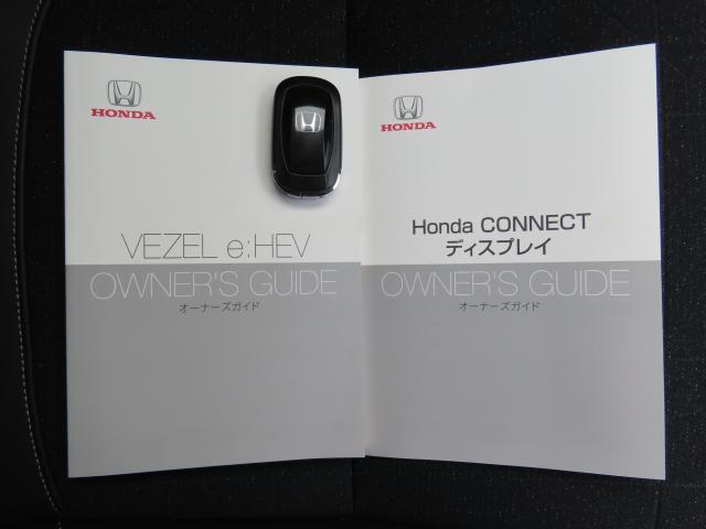 お持ちいただくだけでドアロックの開け閉めからエンジン始動までできちゃう賢く便利なスマートキーを装備！もうバッグやポケットからキーを出さなくても大丈夫ですよ