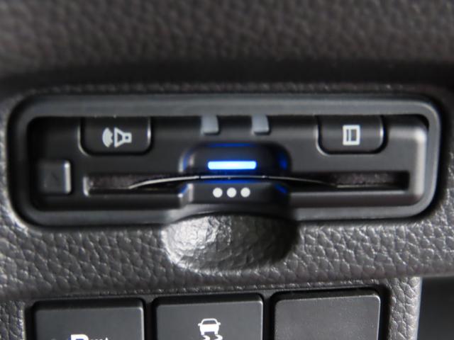 Ｎ－ＢＯＸカスタム Ｌ　純正ナビ　ＴＶフル　リアカメラ　ＥＴＣ　４ＷＤ　両側スライド・片側電動　アルミホイール　シートヒーター　オートクルーズコントロール　アイドリングストップ　ＵＳＢ入力端子　衝突防止システム（16枚目）