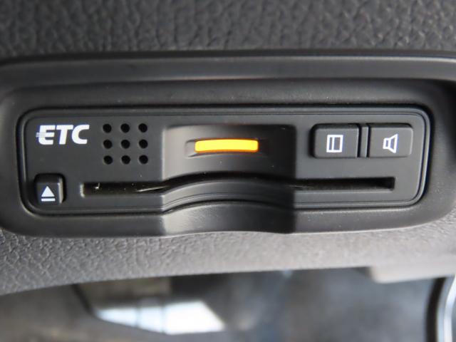 ヴェゼル ハイブリッドＸ　純正ナビ　夏冬タイヤ付　ＴＶフル　リアカメラ　ＥＴＣ（16枚目）