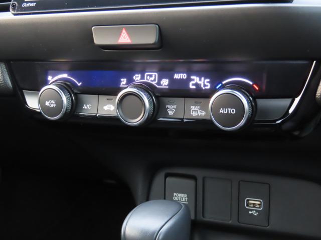 フィット e:HEVホームブラックスタイル 当社使用レンタカー 純正9インチナビ 夏冬タイヤ付 ドラレコ TVフル リアカメラ ETC(13枚目)