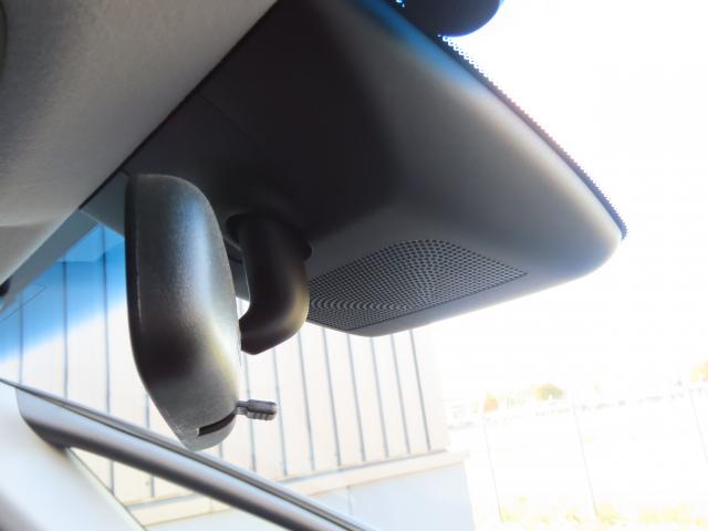 フィット ｅ：ＨＥＶホーム　純正８インチナビ　ＴＶフル　リアカメラ　夏冬タイヤ付　ＥＴＣ（2枚目）