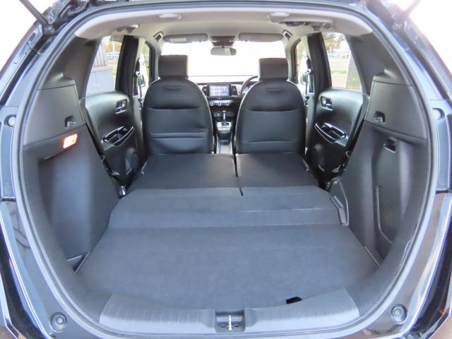 フィット ｅ：ＨＥＶホーム　純正８インチナビ　ＴＶフル　リアカメラ　夏冬タイヤ付　ＥＴＣ（22枚目）