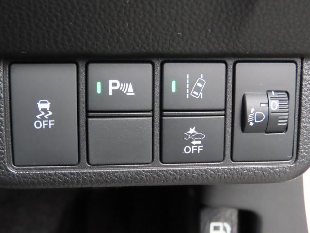 ＶＳＡ（横滑り抑制とタイヤ空転抑制、ＡＢＳを統合した挙動安定化システム）装備です！車の急激な動きの変化を抑え、滑りやすい道でも安心して運転できます！