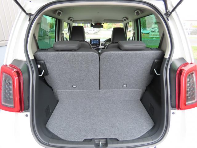 そのままでも広さ十分のラゲッジルームです