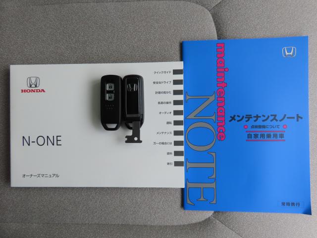 お持ちいただくだけでドアロックの開け閉めからエンジン始動までできちゃう賢く便利なスマートキーを装備！もうバッグやポケットからキーを出さなくても大丈夫ですよ