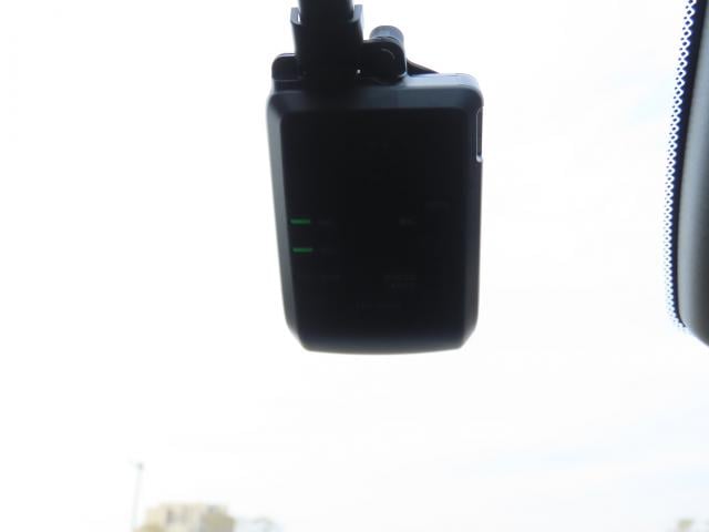 フィット e:HEVホーム 当社試乗車 純正9インチナビ 夏冬タイヤ付 ドラレコ TVフル リアカメラ ETC(5枚目)