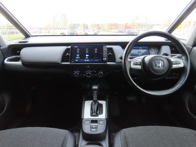 フィット e:HEVホーム 当社試乗車 純正9インチナビ 夏冬タイヤ付 ドラレコ TVフル リアカメラ ETC(12枚目)