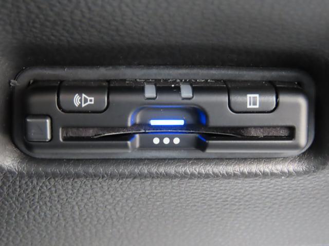 フィット e:HEVホーム 当社試乗車 純正9インチナビ 夏冬タイヤ付 ドラレコ TVフル リアカメラ ETC(17枚目)