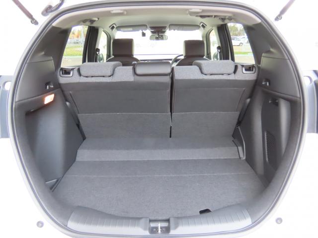 フィット e:HEVホーム 当社試乗車 純正9インチナビ 夏冬タイヤ付 ドラレコ TVフル リアカメラ ETC(22枚目)