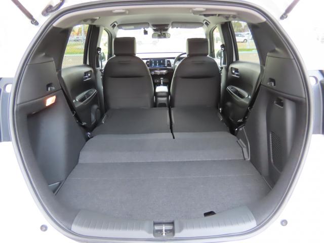 フィット e:HEVホーム 当社試乗車 純正9インチナビ 夏冬タイヤ付 ドラレコ TVフル リアカメラ ETC(23枚目)