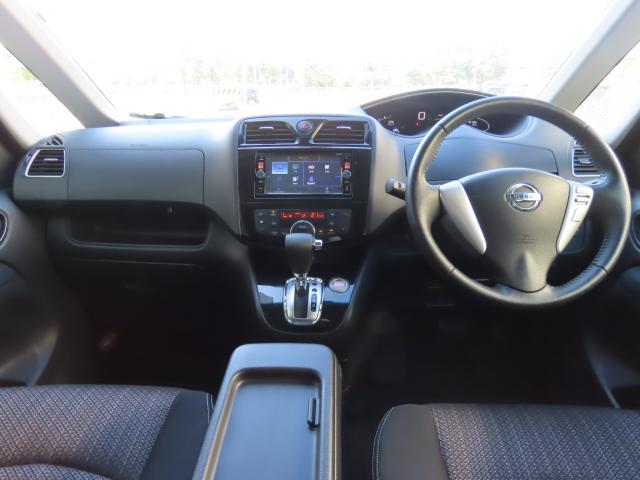 セレナ ハイウェイスターＶセレクション＋セーフティ　日産ナビ　アルパインリアモニター　夏冬タイヤ付　ＴＶフル　ＥＴＣ　４ＷＤ　アルミホイール　アイドリングストップ　ＬＥＤヘッドランプ　スマートキー　横滑り防止装置　エアバッグ　エアコン（11枚目）