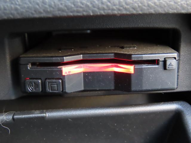 セレナ ハイウェイスターＶセレクション＋セーフティ　日産ナビ　アルパインリアモニター　夏冬タイヤ付　ＴＶフル　ＥＴＣ　４ＷＤ　アルミホイール　アイドリングストップ　ＬＥＤヘッドランプ　スマートキー　横滑り防止装置　エアバッグ　エアコン（17枚目）