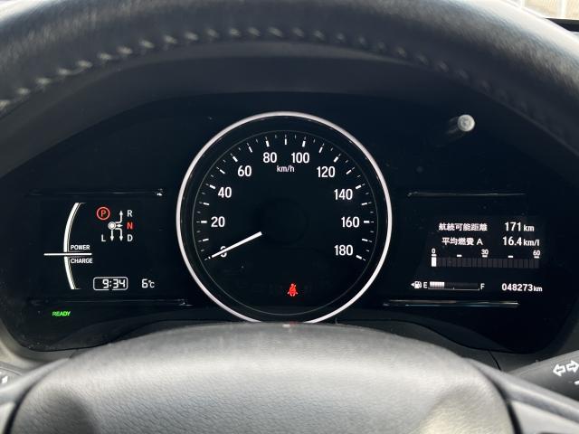 シンプルで視認性の良いメーター類です。