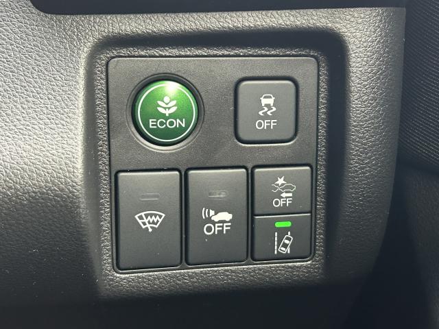 ＶＳＡ（横滑り抑制とタイヤ空転抑制、ＡＢＳを統合した挙動安定化システム）装備です！車の急激な動きの変化を抑え、滑りやすい道でも安心して運転できます！