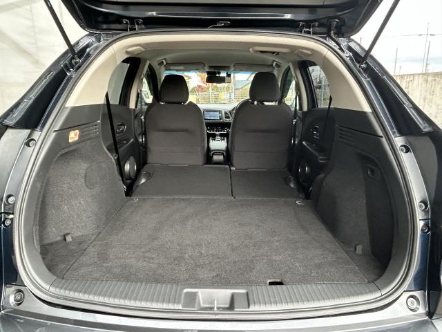 リヤシートを前に倒すとご覧のような広大なラゲッジスペースが作れます。是非一度実車でご確認下さい。