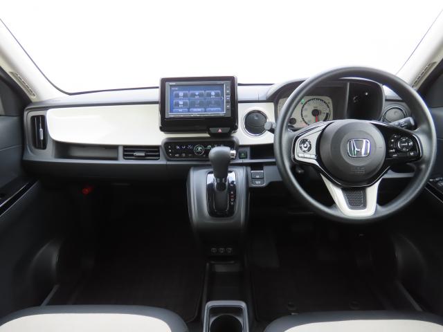 視認性に優れたインパネ周り、視界のよさも安全性の向上に一役かってます。