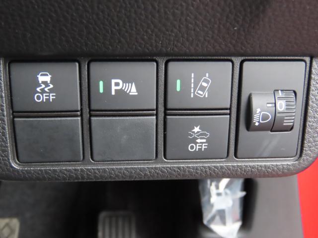 ＶＳＡ（横滑り抑制とタイヤ空転抑制、ＡＢＳを統合した挙動安定化システム）装備です！車の急激な動きの変化を抑え、滑りやすい道でも安心して運転できます！