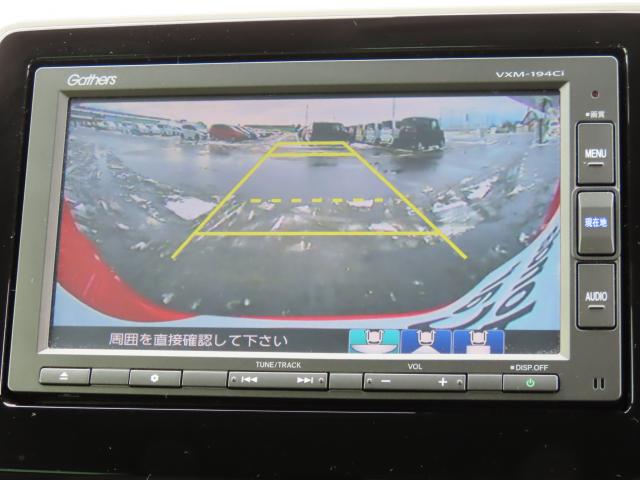 リアワイドカメラシステム！従来の視野に加えて、後方側方を約１８０°まで見えるワイドビューと、後方を真上から見たような視野で駐車時などに便利なトップダウンビューの３つの視野があります！