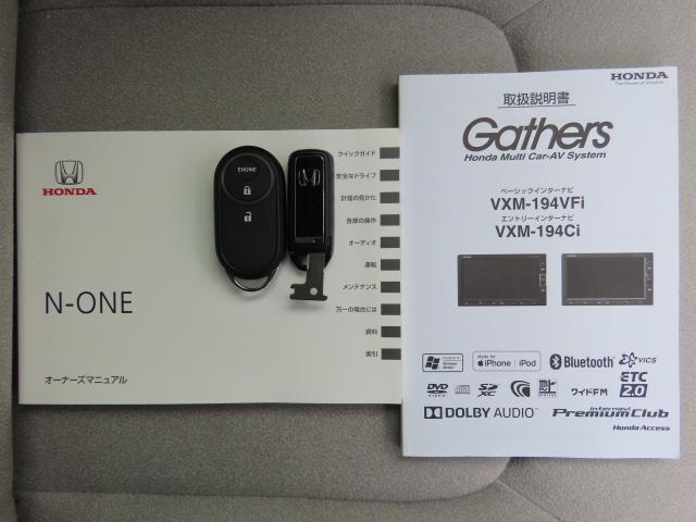 お持ちいただくだけでドアロックの開け閉めからエンジン始動までできちゃう賢く便利なスマートキーを装備！もうバッグやポケットからキーを出さなくても大丈夫ですよ