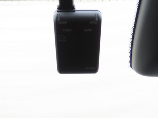 フィット ｅ：ＨＥＶクロスター　当社使用車　純正ナビ　夏冬タイヤ付　前後ドラレコ　エンスタ　ＴＶフル　リアカメラ　ＥＴＣ（5枚目）