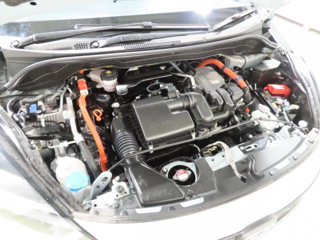 フィット ｅ：ＨＥＶクロスター　当社使用車　純正ナビ　夏冬タイヤ付　前後ドラレコ　エンスタ　ＴＶフル　リアカメラ　ＥＴＣ（11枚目）