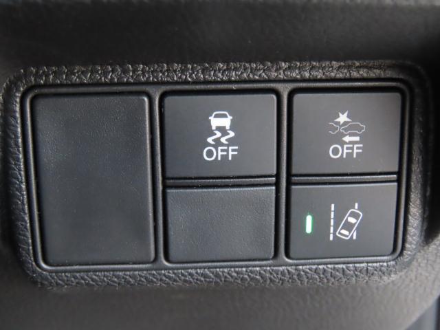 ＶＳＡ（横滑り抑制とタイヤ空転抑制、ＡＢＳを統合した挙動安定化システム）装備です！車の急激な動きの変化を抑え、滑りやすい道でも安心して運転できます！