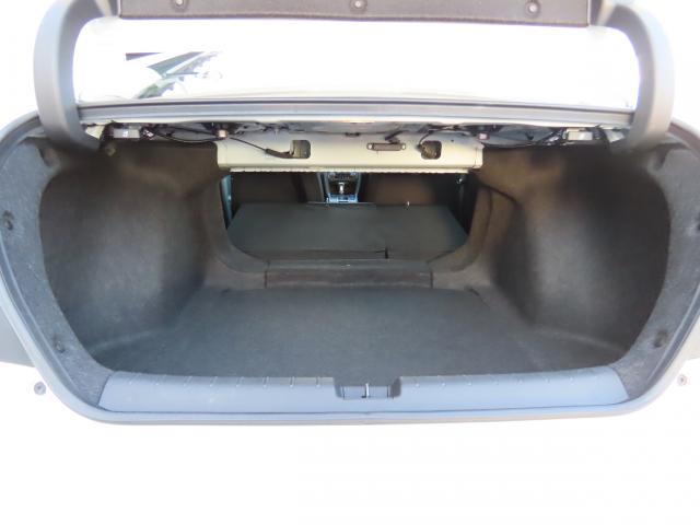 リヤシートを前に倒すとご覧のような広大なラゲッジスペースが作れます。是非一度実車でご確認下さい。