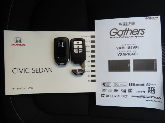 お持ちいただくだけでドアロックの開け閉めからエンジン始動までできちゃう賢く便利なスマートキーを装備！もうバッグやポケットからキーを出さなくても大丈夫ですよ